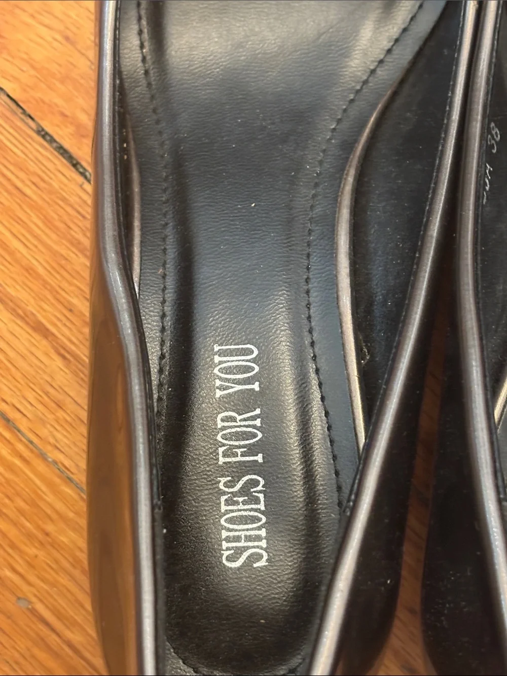Women's Classic Patent Round-Toe Pumps - Black